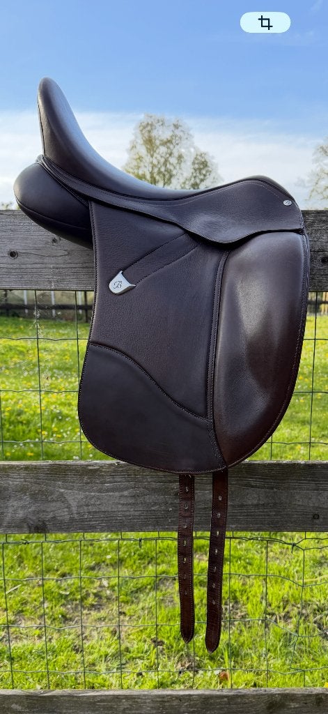 Bates Isabell Werth bruin dressuurzadel - 17,5 inch, Dieren en Toebehoren, Paarden en Pony's | Zadels, Ophalen, Gebruikt, Dressuur