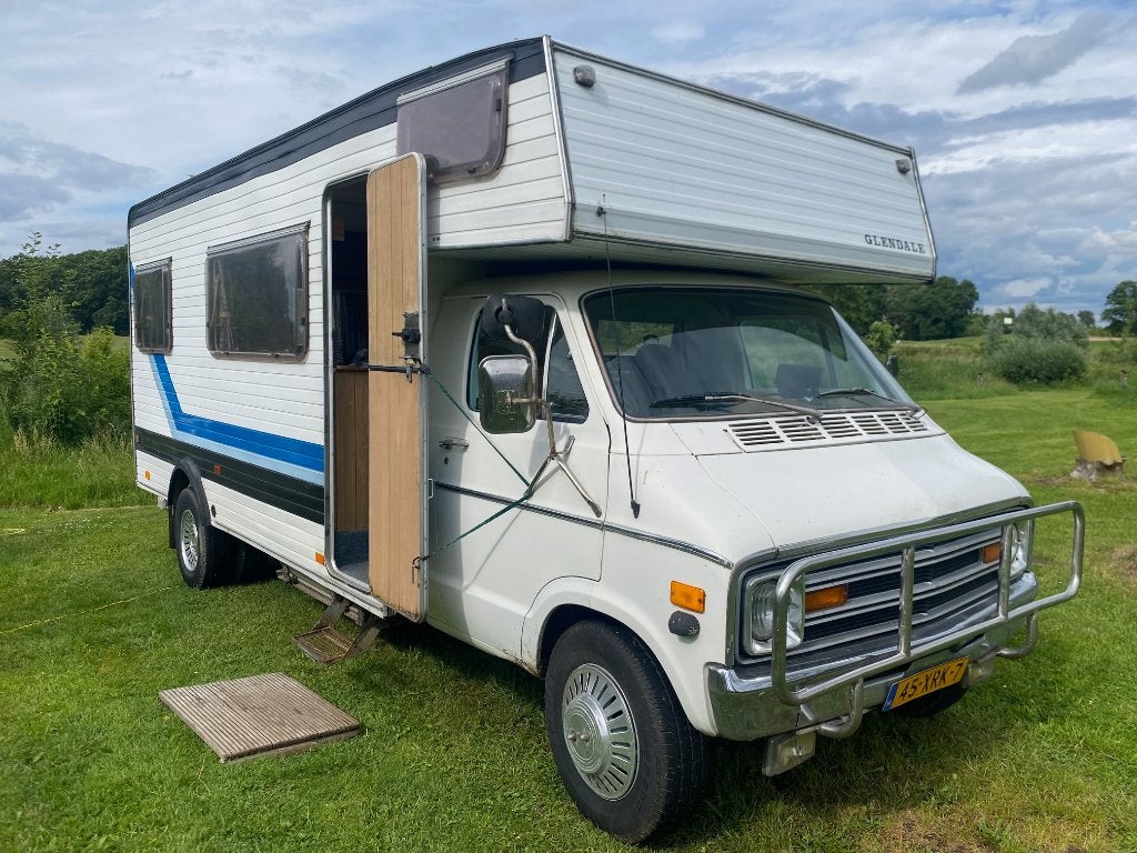 Vintage camper Dodge USA MB400, Alkoof, Magnetron, Particulier, Achteruitrijcamera