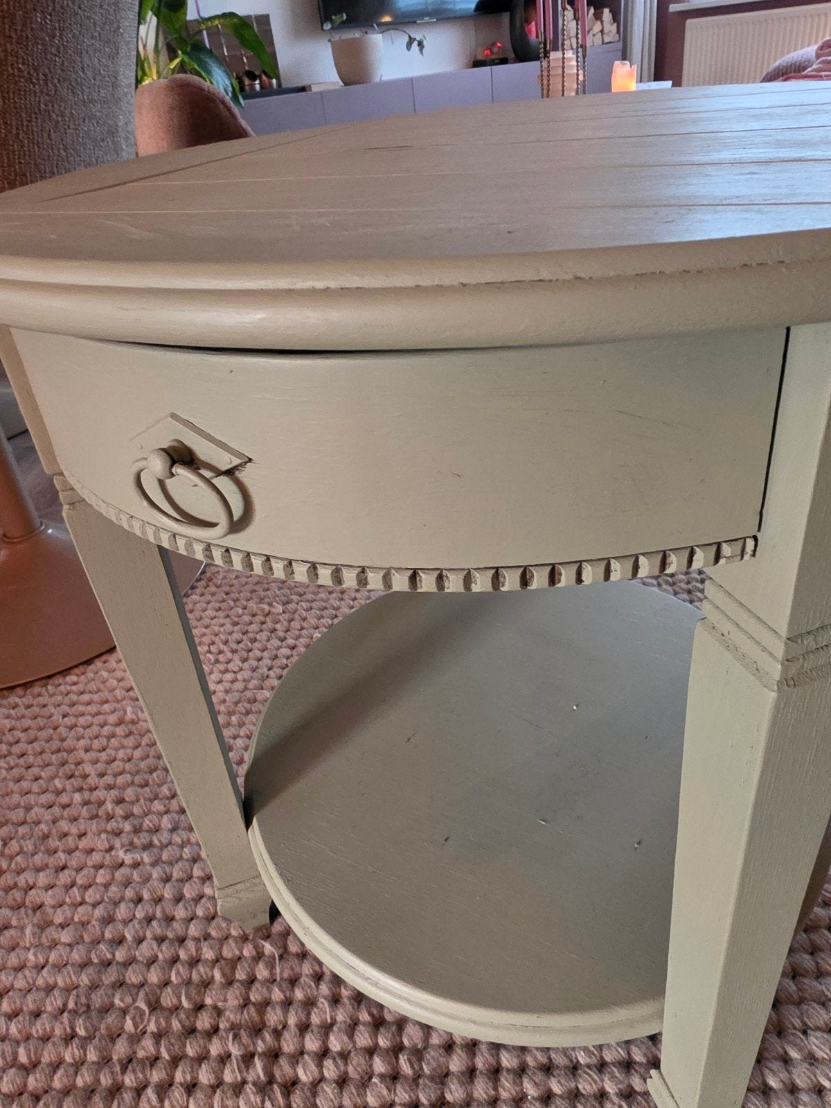 Ronde bijzettafel met lade en plankje, Minder dan 55 cm, Gebruikt, Rond, Ophalen of Verzenden