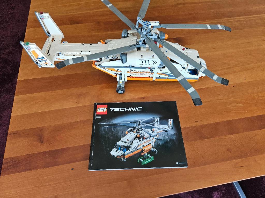 LEGO Technic Grote Vrachthelikopter - 42052, Lego, Ophalen of Verzenden, Zo goed als nieuw, Complete set