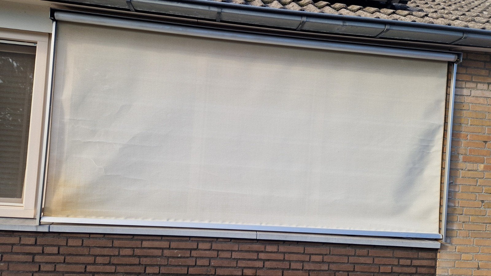 Elektrisch bedienbaar screen - 328x161,5 cm, Tuin en Terras, Ophalen, Gebruikt, Elektrisch, 150 tot 300 cm