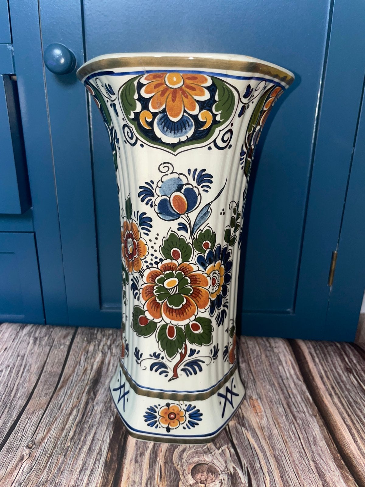 Delft polychroom vaas 24 cm (met barst!), Antiek en Kunst, Ophalen of Verzenden