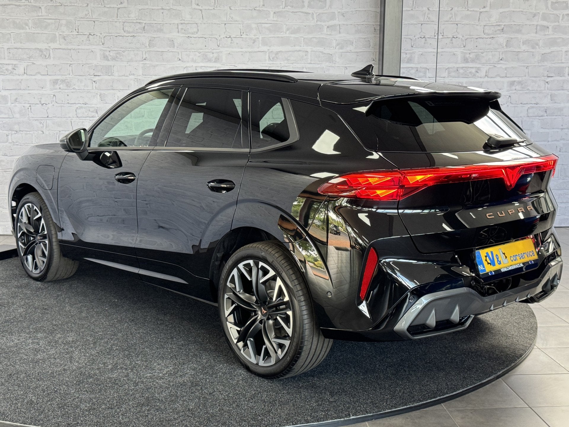 CUPRA Terramar 1.5 TSI e-Hybrid Pano Trekhaak Sennheiser HUD, 4 cilinders, Zwart, Bedrijf, Hybride Elektrisch/Benzine