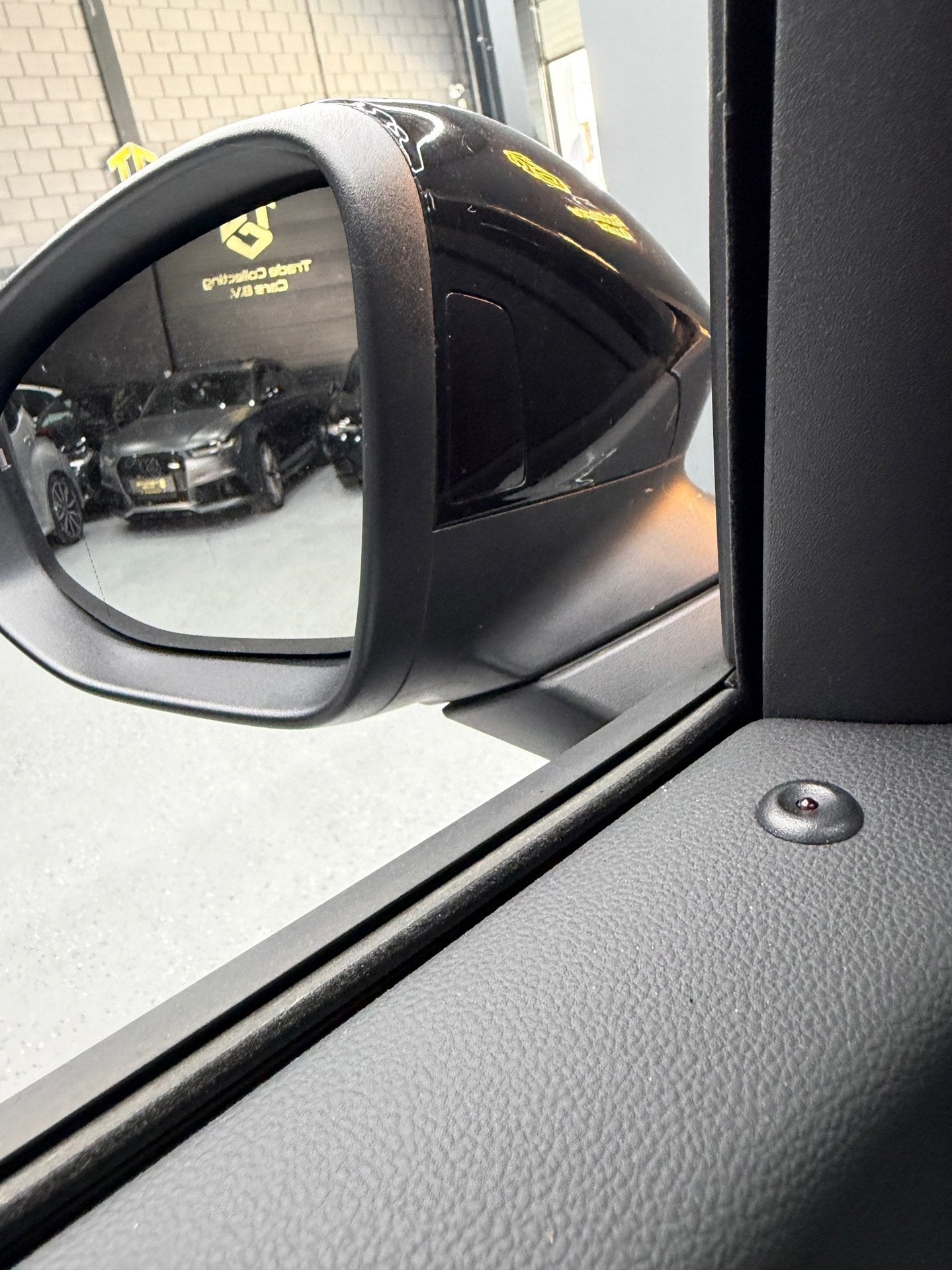 Foto 14 van Volkswagen T-ROC 1.5 eTsi R-Line First Edition Pano-IQ-KEYLE