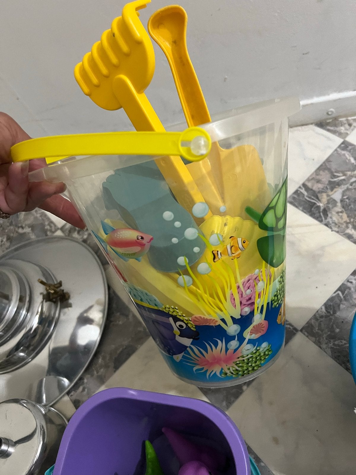 Zandspeelgoed set met emmers, schepjes en vormpjes, Ophalen of Verzenden, Gebruikt