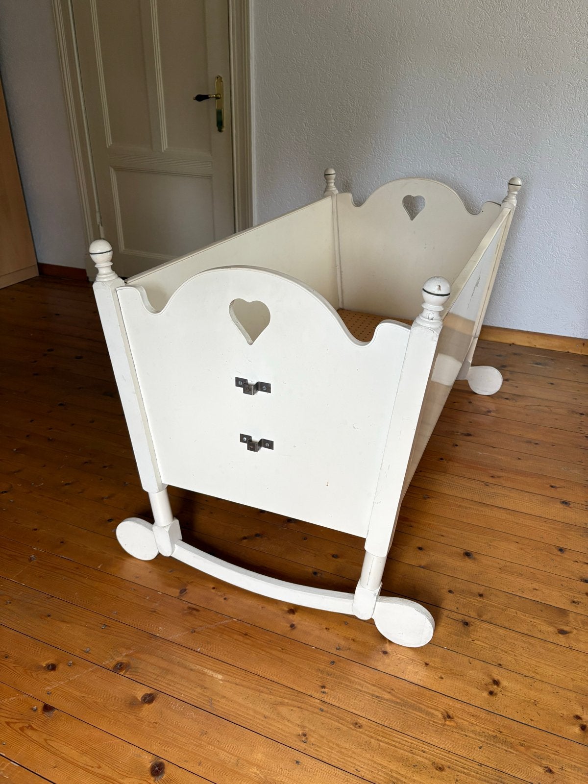 Antieke Wieg met Hartjes en Schommelfunctie, Kinderen en Baby's, Ophalen, Gebruikt, Wieg