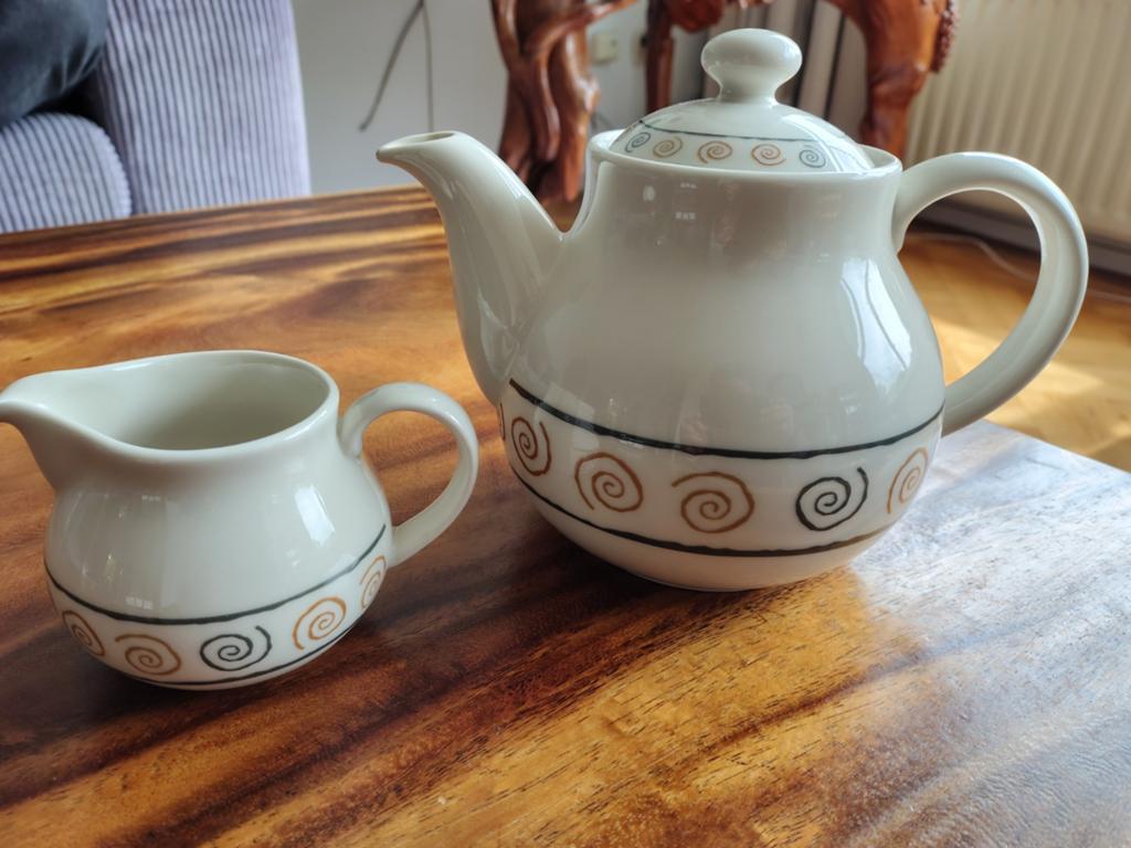 Theepot en Melkkannetje Royal Orchid, Ophalen of Verzenden
