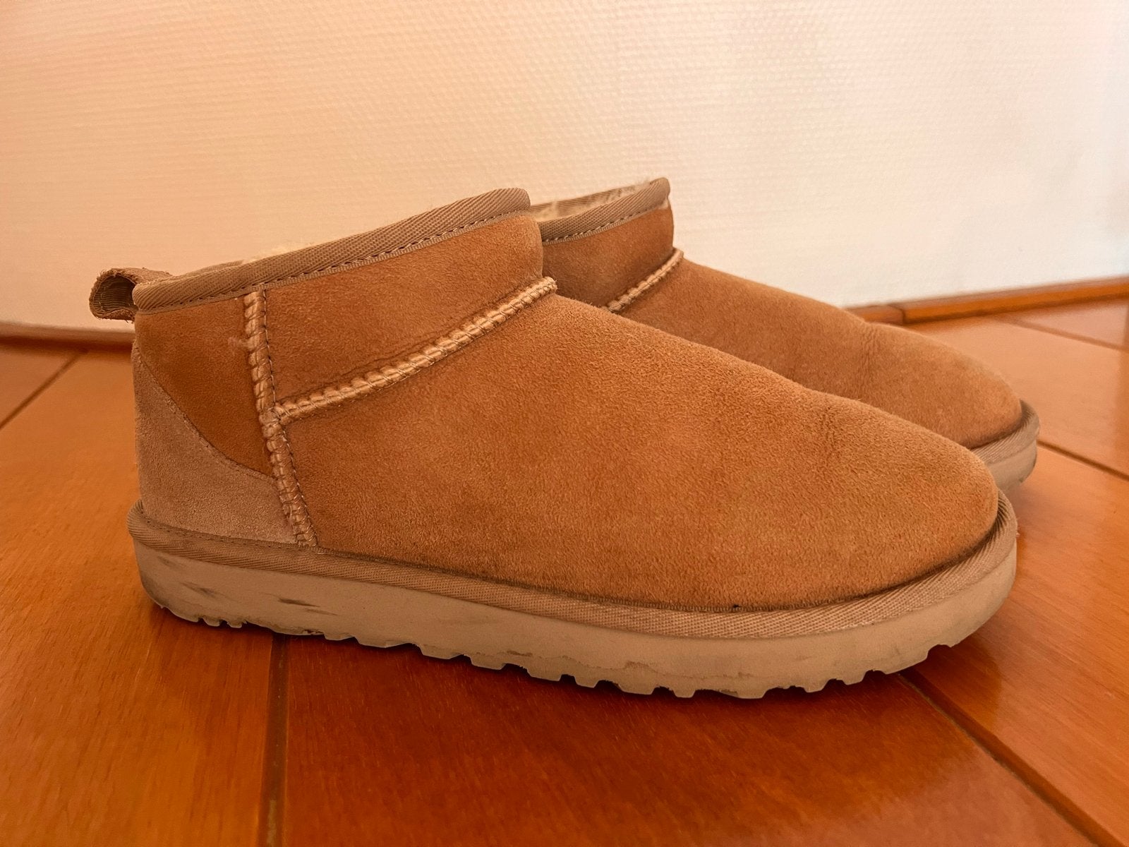 Uggs Classic Ultra Chestnut Maat 40, Ophalen of Verzenden, Gedragen, Bruin, Lage of Enkellaarzen