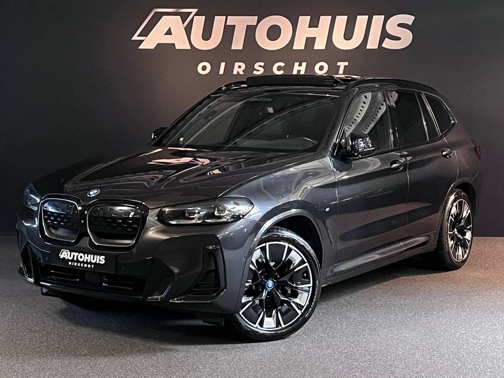 BMW IX3 High Executive 80 kWh Edition M Pano/ H&K/ Memory M, Auto's, BMW, Achterwielaandrijving, Gebruikt, Zwart, 2155 kg