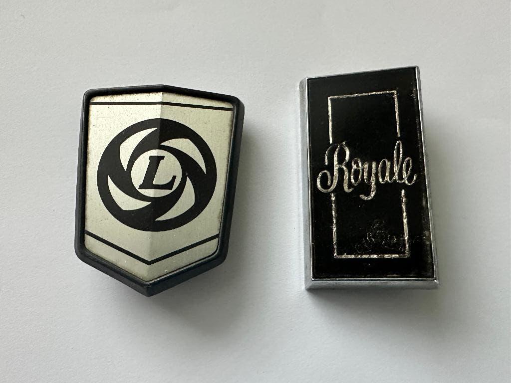 2 emblemen. Royale en L ( Leyland ) embleem logo logo's., Ophalen of Verzenden, Gebruikt, Gebruiksvoorwerp