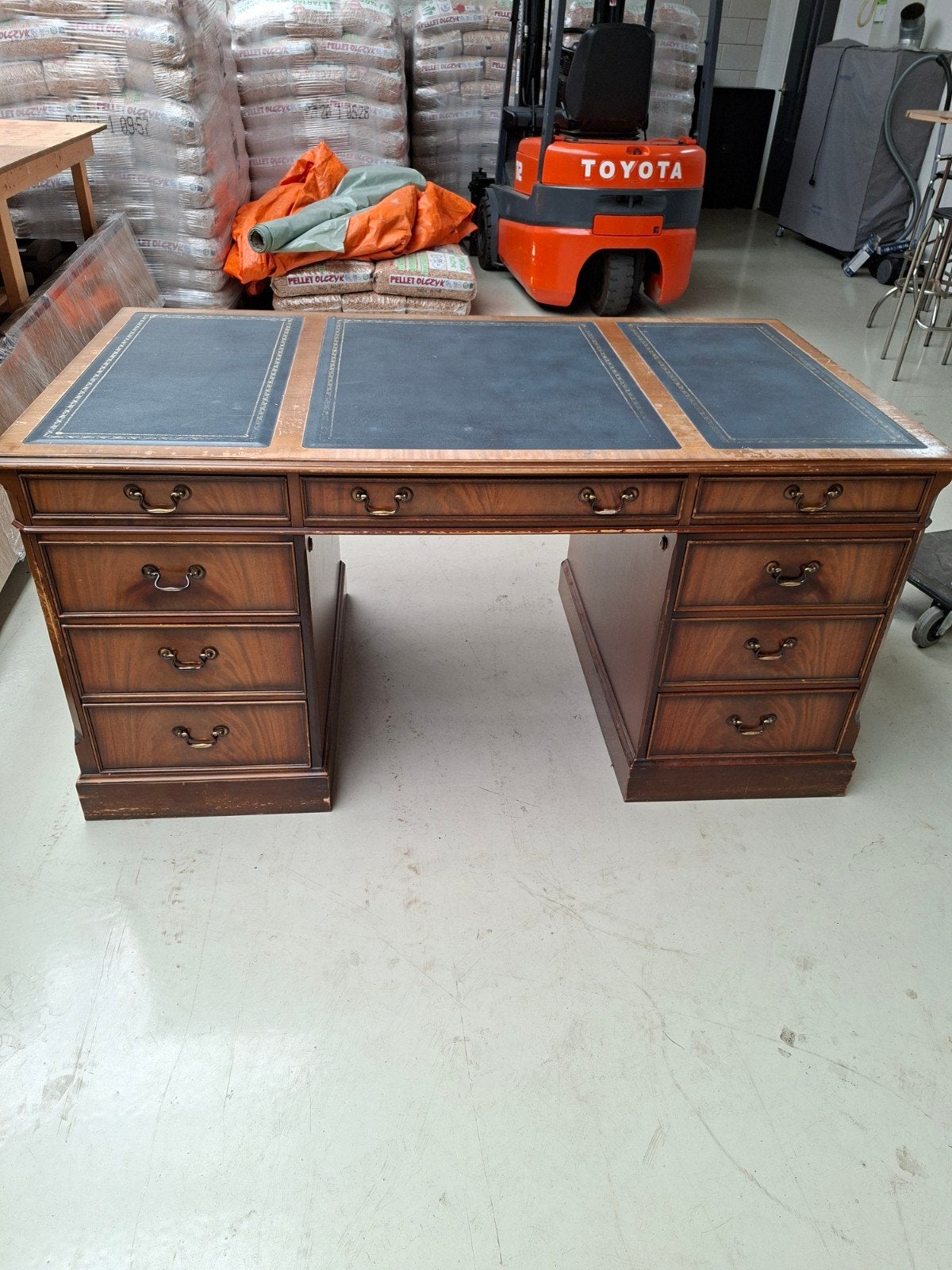 Antiek bureau made by HELDENSE te koop, Ophalen