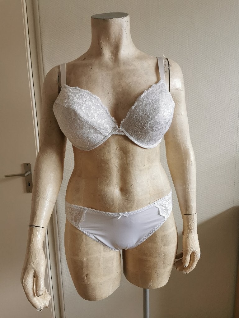 162 .. nieuw setje van bpc maat 95 D slip maat 48 - 50, Wit, Nieuw, Ophalen of Verzenden, Lingerie of Zwemkleding