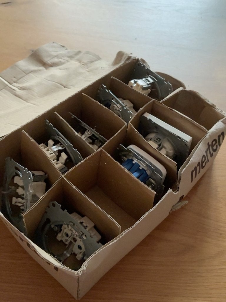 8x Merten schakelmateriaal 16A 250V controle wissel, Verzenden, Nieuw