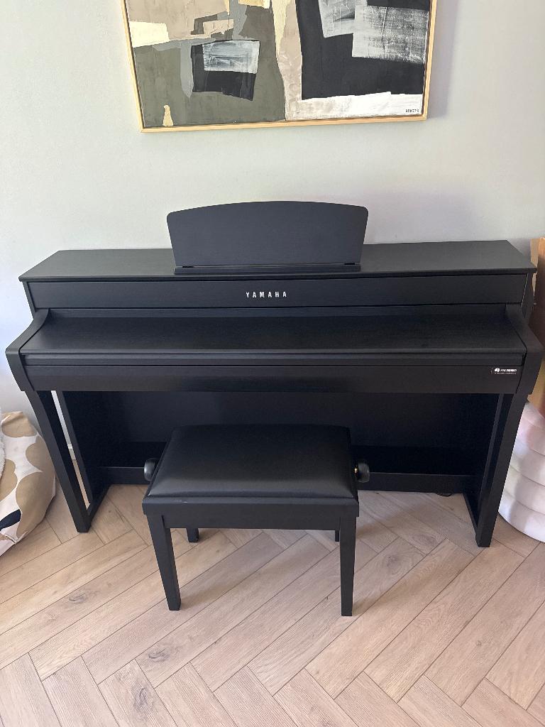 Yamaha CLP-735B Digitale Piano, Muziek en Instrumenten, Piano's, Ophalen, Zwart, Digitaal, Zo goed als nieuw