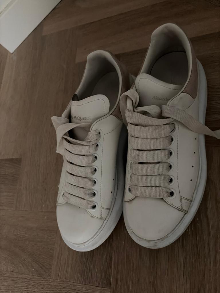 Alexander McQueen Sneakers - Maat 37.5, Kleding | Dames, Schoenen, Ophalen of Verzenden, Zo goed als nieuw, Wit, Sneakers of Gympen