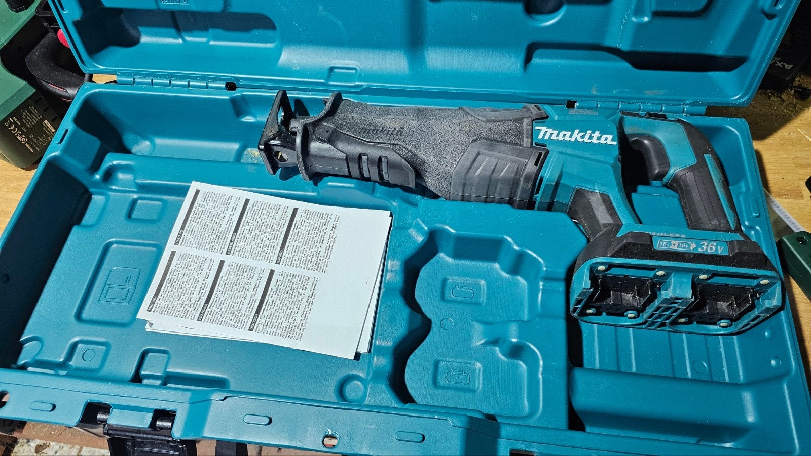 Makita DJR360ZK 36V (2x 18V) Li-Ion accu reciprozaag, Doe-het-zelf en Verbouw, Gereedschap | Boormachines, Ophalen of Verzenden