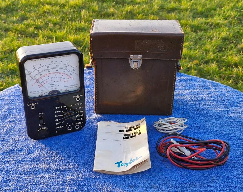 Vintage Taylor Multimeter Model 127A met Tas, Doe-het-zelf en Verbouw, Meetapparatuur, Zo goed als nieuw, Multimeter, Ophalen of Verzenden
