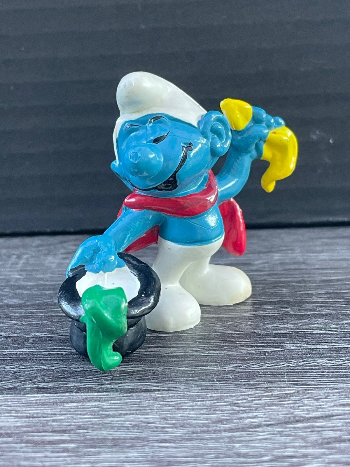 Smurf met toverhoed en slang - Vintage Smurfen figuur, Ophalen of Verzenden, Gebruikt, Overige Smurfen, Poppetje, Figuurtje of Knuffel