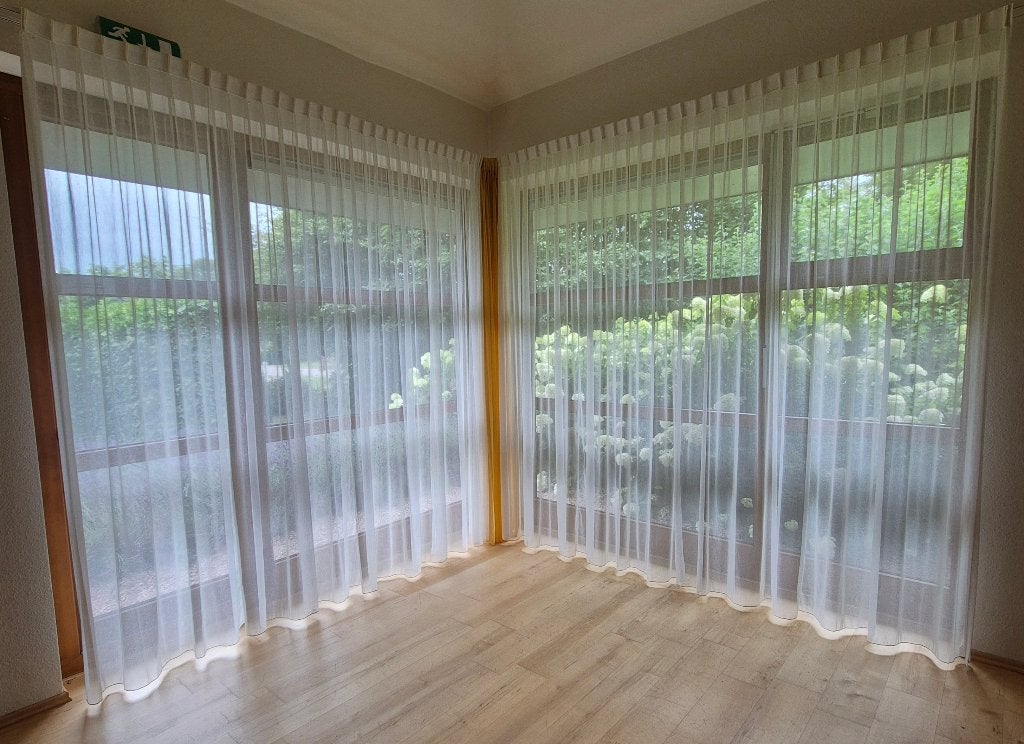2x Witte Inbetween Gordijnen 285x281 cm Vitrage, Vitrage, Wit, Ophalen of Verzenden, Loodveter