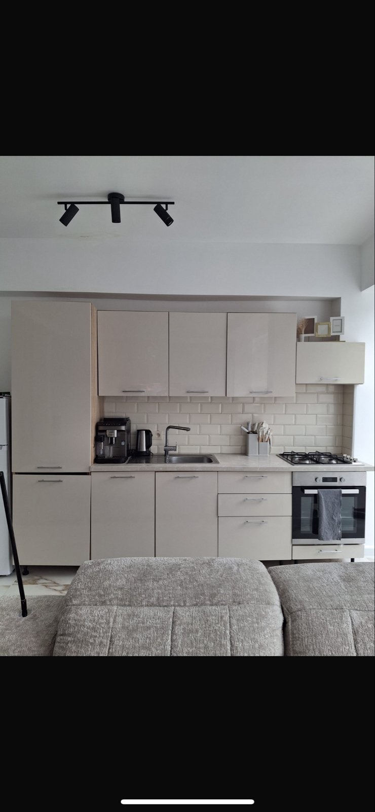 Moderne keuken met oven - Cuisine moderne avec four, Huis en Inrichting, Keuken | Complete keukens, Ophalen, Enkelwandige keuken