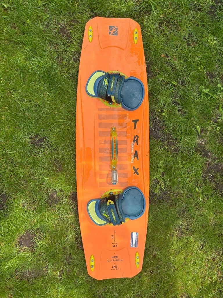 F-One kiteboard te koop, Watersport en Boten, Kitesurfen, Zo goed als nieuw, Kiteboard, 4 m² of minder, Twintip, Ophalen
