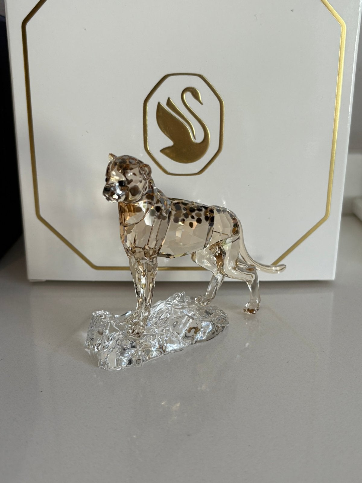 Swarovski jachtluipaard jong, Ophalen of Verzenden, Zo goed als nieuw, Figuurtje