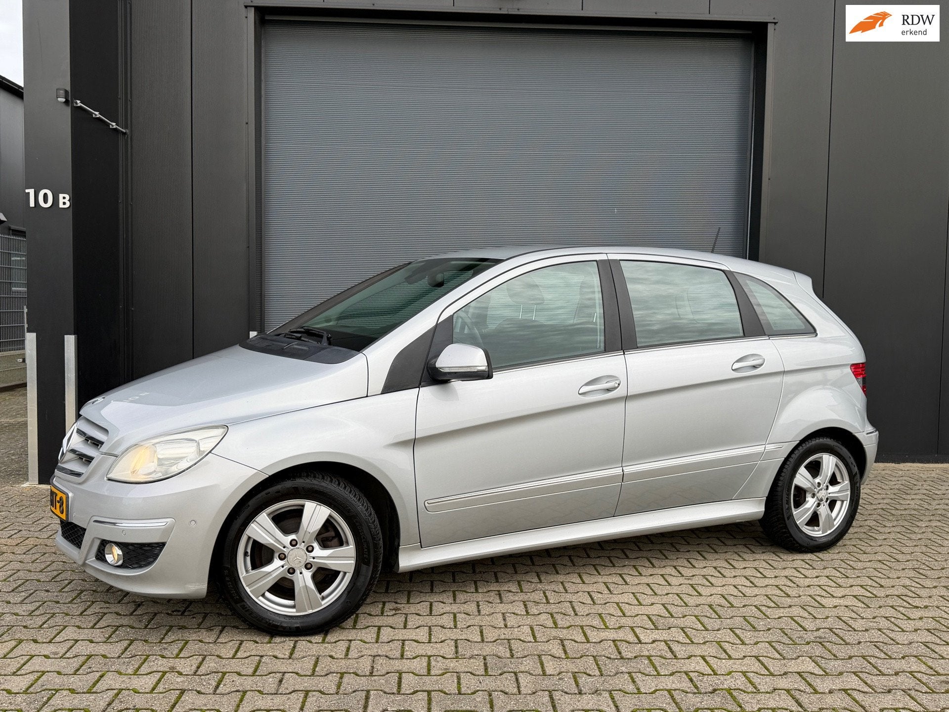 Mercedes-Benz B-klasse 180 Automaat, Stof, Gebruikt, Zwart, 4 cilinders
