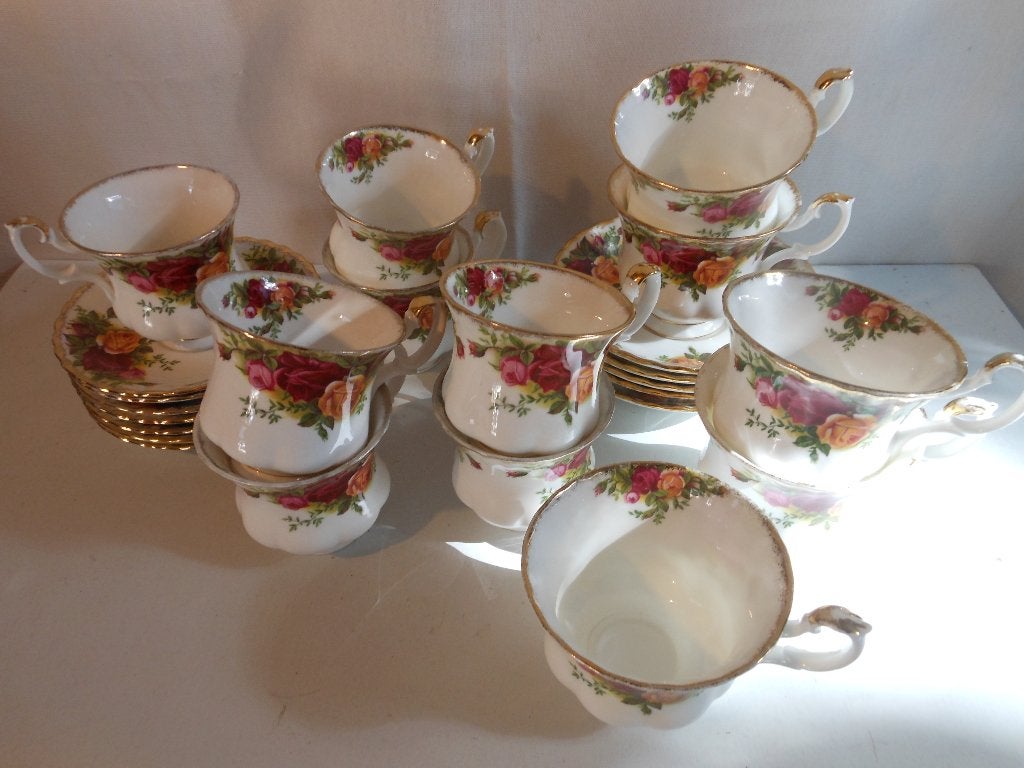 Royal Albert Old Country Roses herenkop en schotels, Ophalen of Verzenden, Zo goed als nieuw, Porselein, Kop en/of schotel