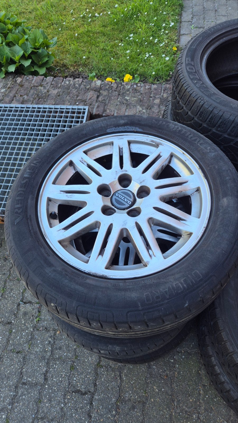 Originele Volvo 16 inch lichtmetalen velgen + banden, Auto-onderdelen, Ophalen of Verzenden, Y, V, T