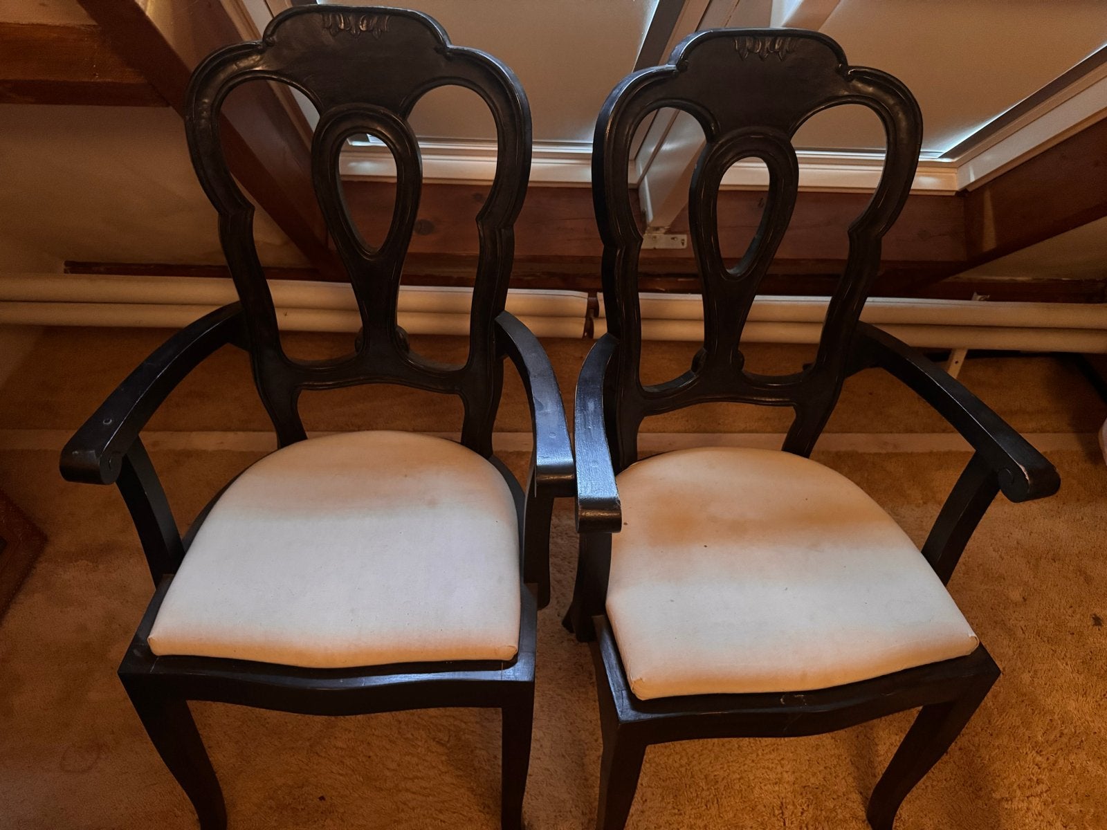 2 Zwarte Houten Stoelen met Armleuning - Heidi Meubelen, Huis en Inrichting, Ophalen, Gebruikt, Zwart, Twee