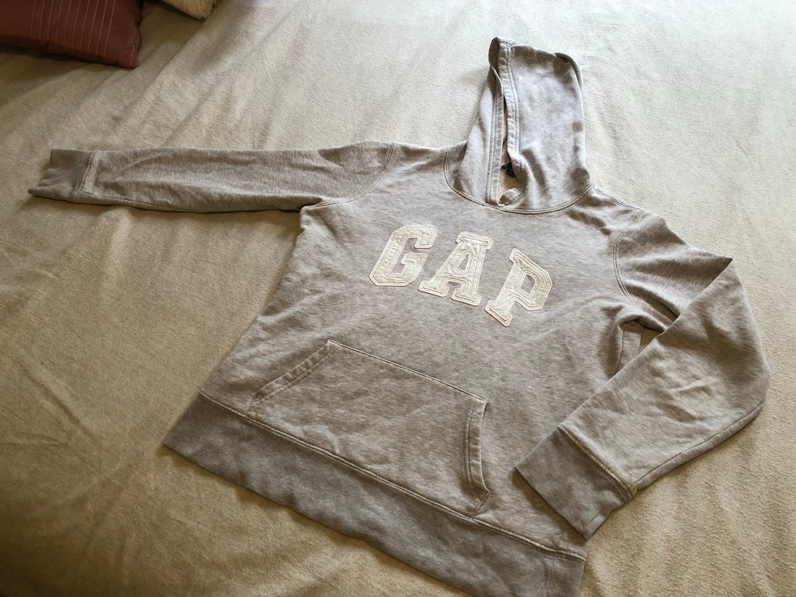 GAP Hoodie - Grijs met wit logo- maar S, Ophalen of Verzenden, Zo goed als nieuw, Maat 38/40 (M), Grijs