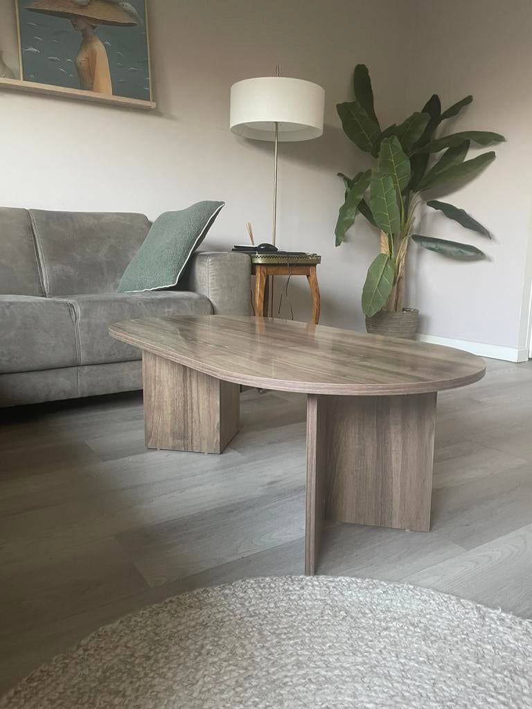 Zgan Salontafel ovaal japandi walnoot, Huis en Inrichting, Tafels | Salontafels, Ophalen, 100 tot 150 cm, 50 tot 100 cm, Zo goed als nieuw