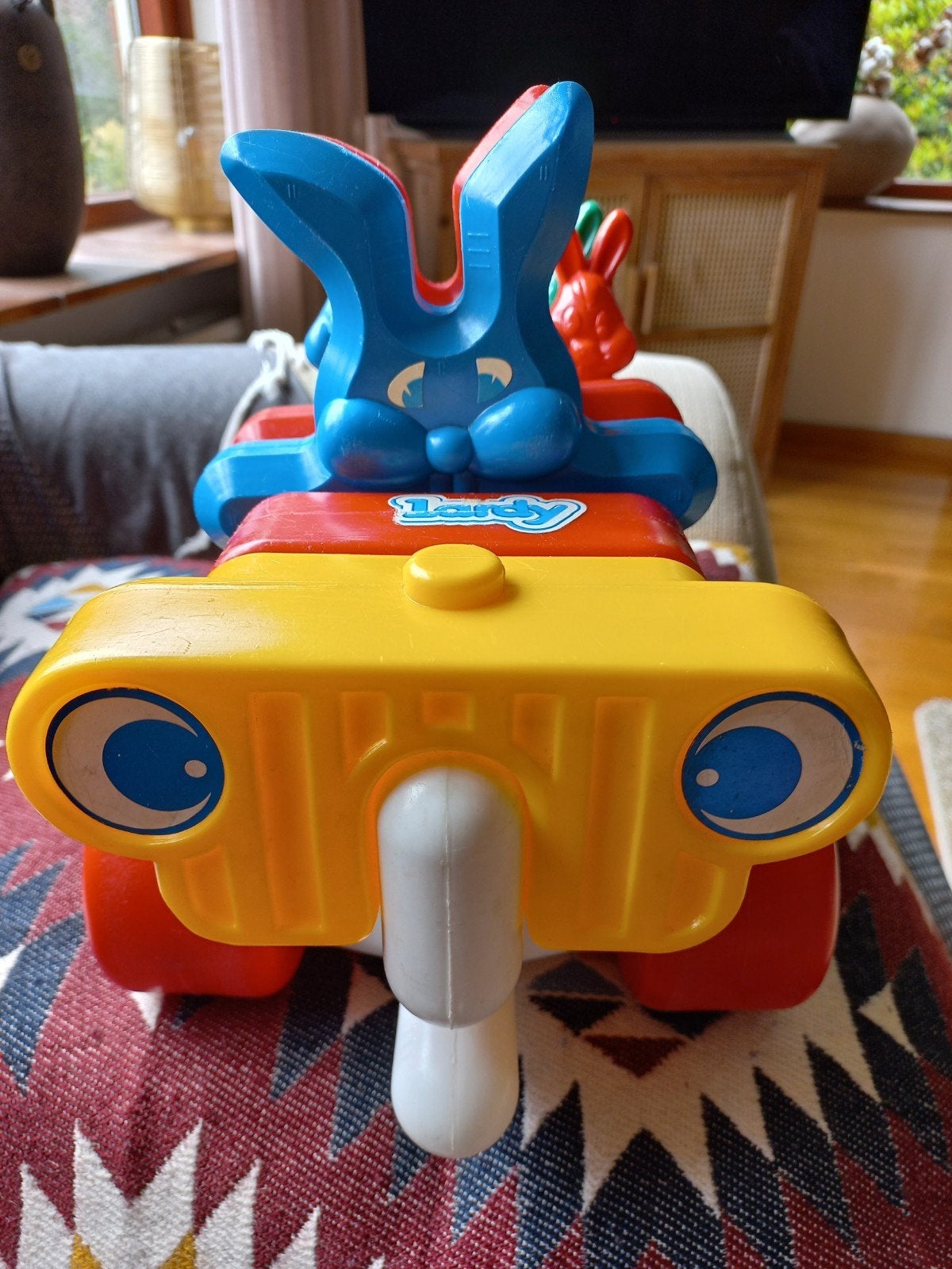 Plastic auto met haasjes kan helemaal uit- en in elkaar, Ophalen, Zo goed als nieuw, Jongen of Meisje