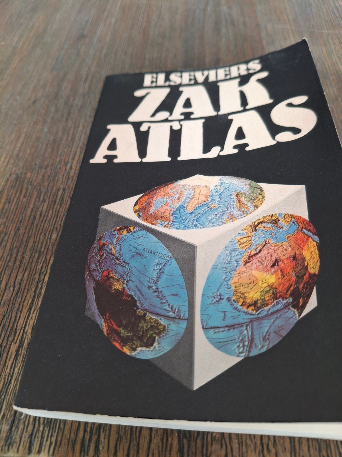 Elseviers Zakatlas - 24e druk, Ophalen of Verzenden, Zo goed als nieuw