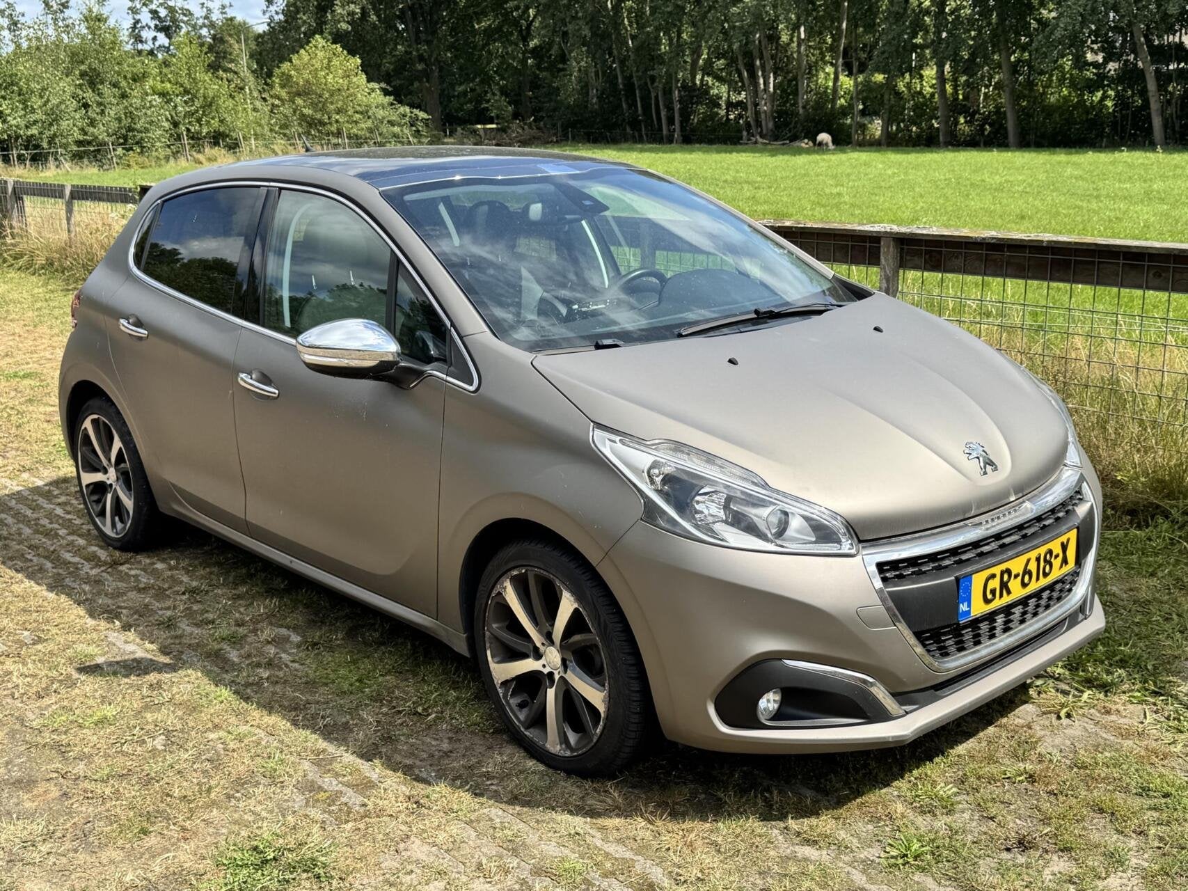 Peugeot 208 1.2i !MOTORKAPOT! Navigatie-Cr.contr-Clima-Panor, Voorwielaandrijving, Met garantie (alle), Leder en Stof, Origineel Nederlands