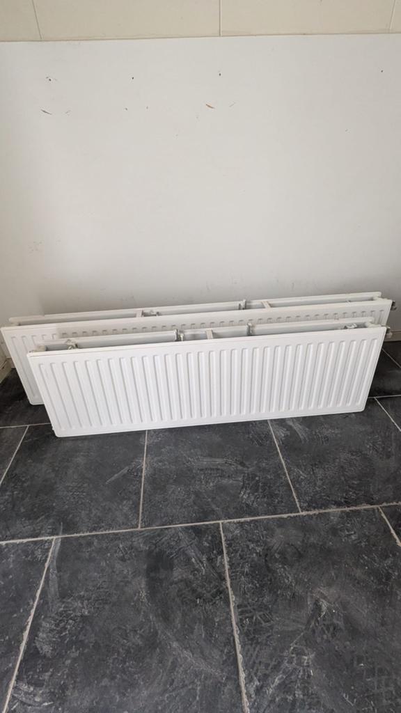 Goedwerkende radiatoren: 3 dubbele en 1 enkele, Doe-het-zelf en Verbouw, Verwarming en Radiatoren, Ophalen, 30 tot 80 cm, Radiator
