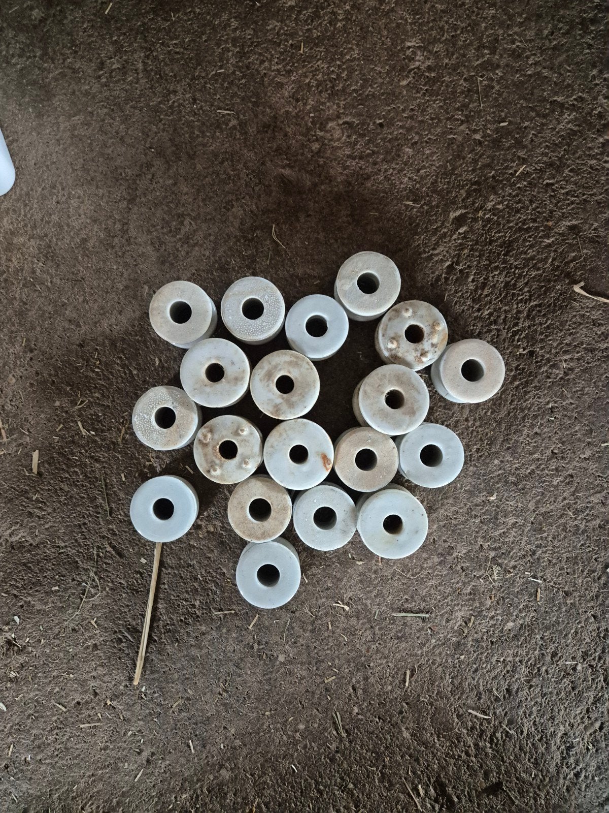 Set van 19 keramische isolatoren voor afrastering, Ophalen of Verzenden, Gebruikt
