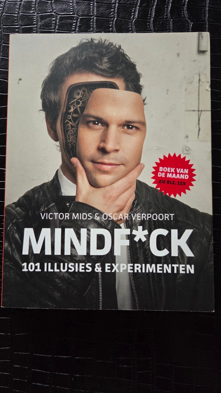 Mindf*ck: 101 Illusies & Experimenten - Victor Mids, Victor Mids & Oscar Verpoort, Ophalen of Verzenden, Zo goed als nieuw, Nederland