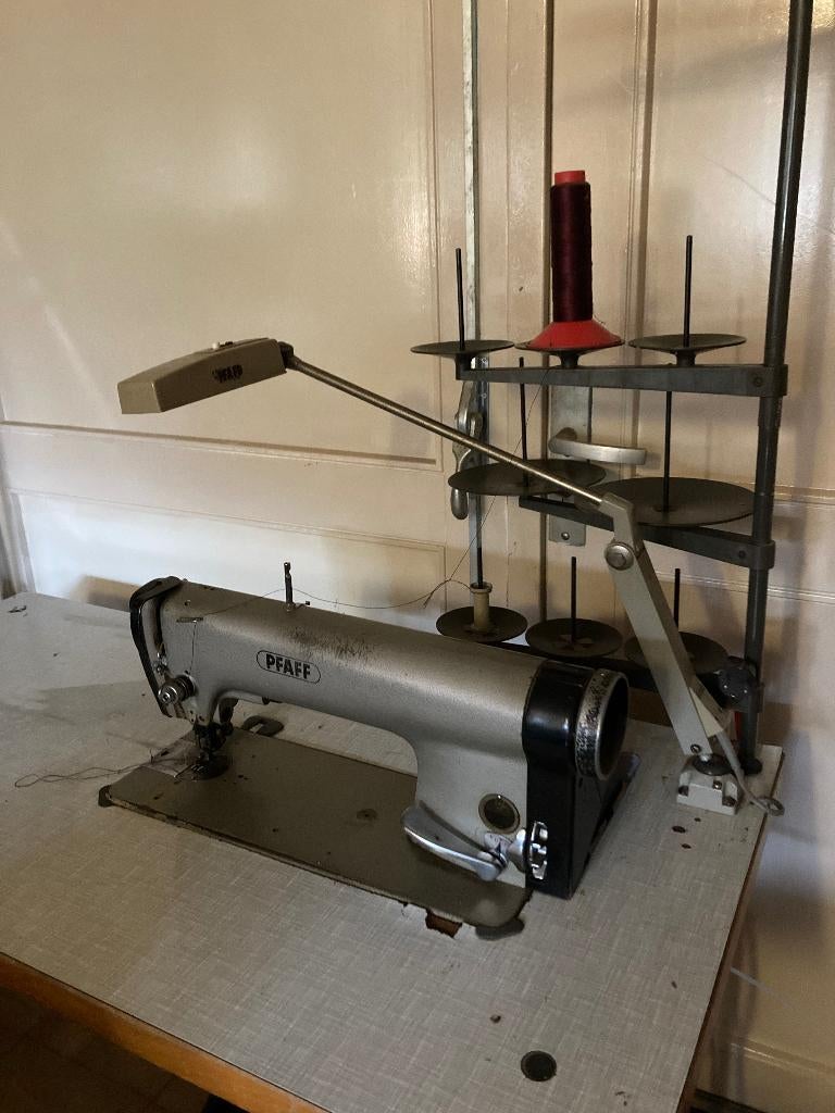 Pfaff industriele recht-steek met toebehoren te koop, Ophalen, Gebruikt, Naaimachine, Pfaff
