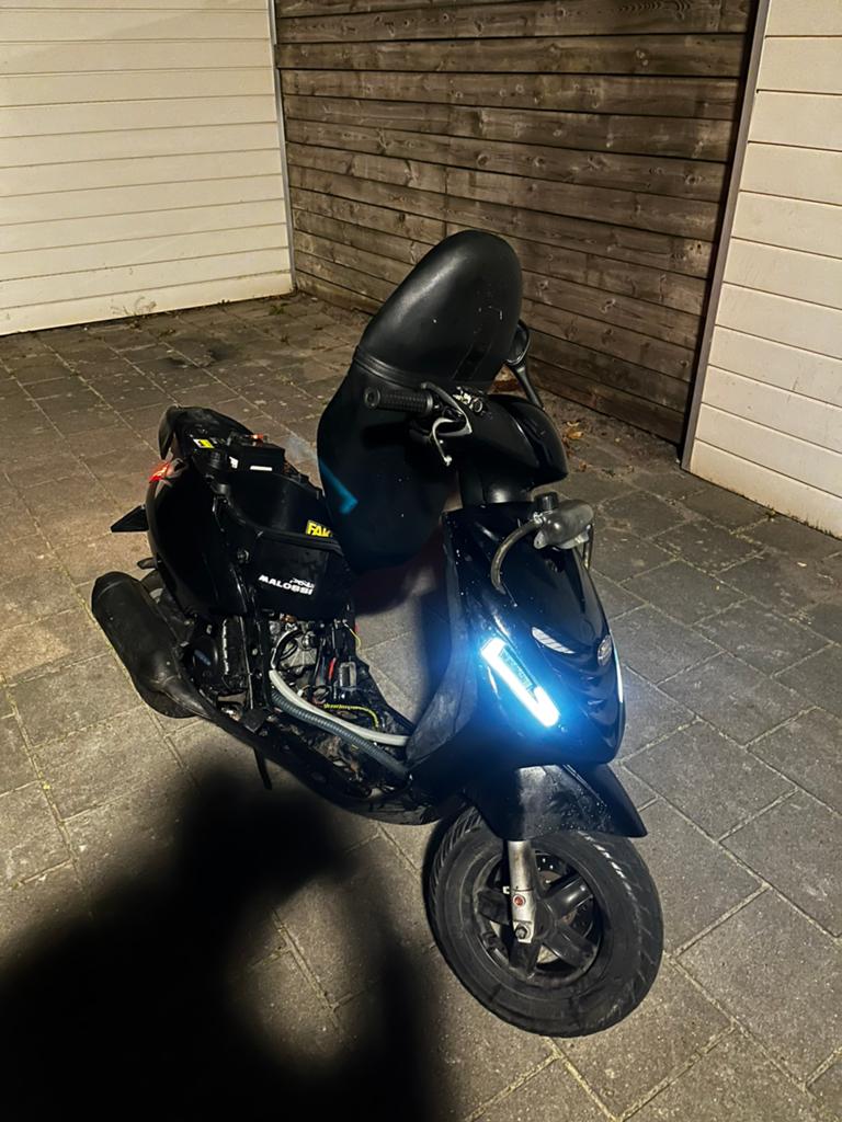 Piaggio zip 187, Fietsen en Brommers, Scooters | Piaggio, Ophalen of Verzenden, Zo goed als nieuw, Benzine, Zip