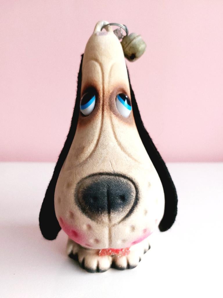 Droopy Basset spaarpot uit Japan, met originele veer & bel, Ophalen of Verzenden, Gebruikt, Steen, Aardewerk of Keramiek, Dier