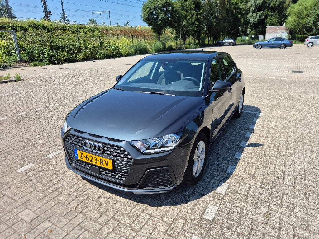 Private Lease overnemen Audi A1 (€497/mnd; 15000km/jaar), Auto's, Audi, Stof, A1, Zwart, 95 pk