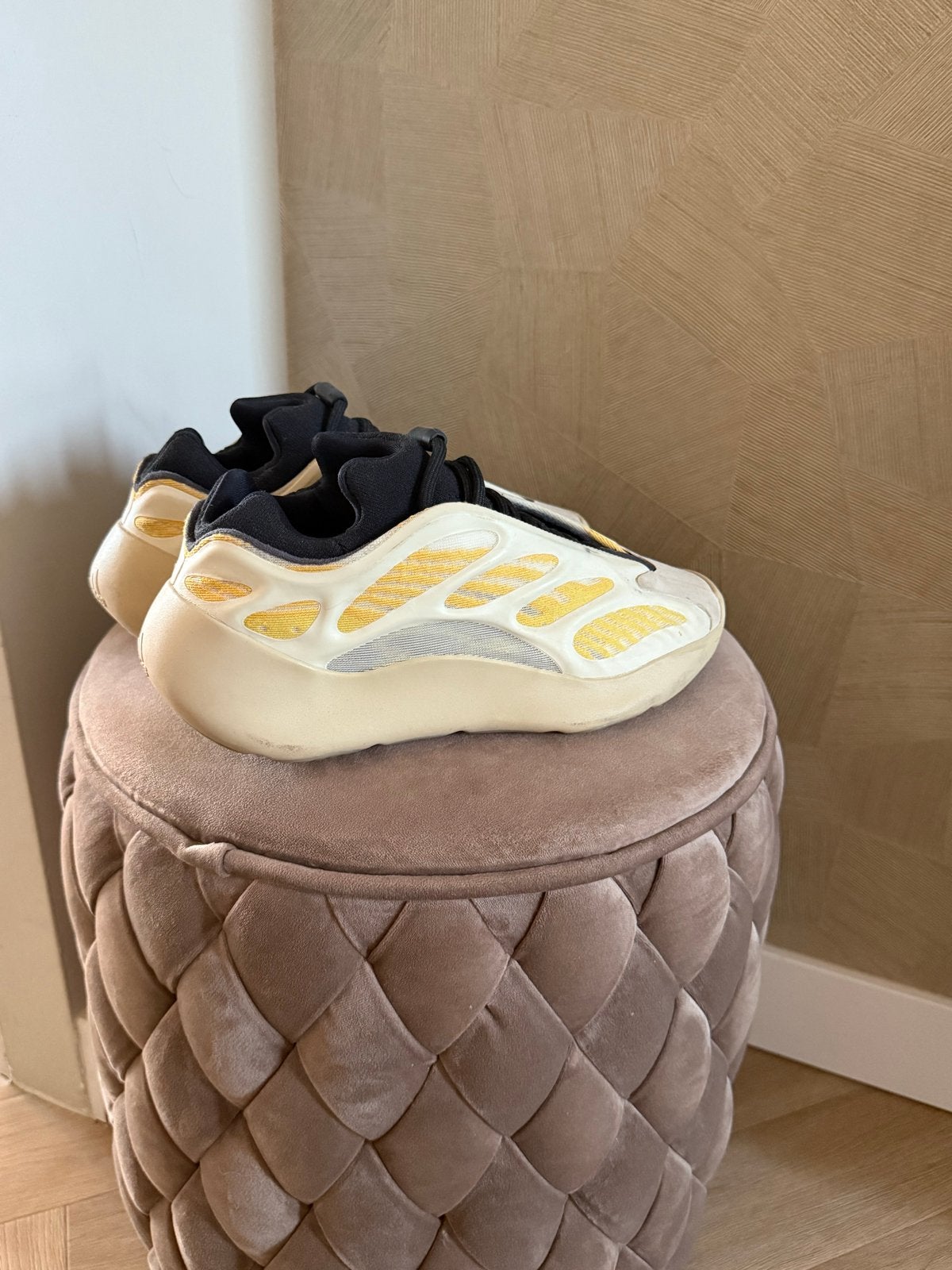 Yeezy sneakers maat 39 1/3, Ophalen, Gedragen, Wit, Sneakers of Gympen