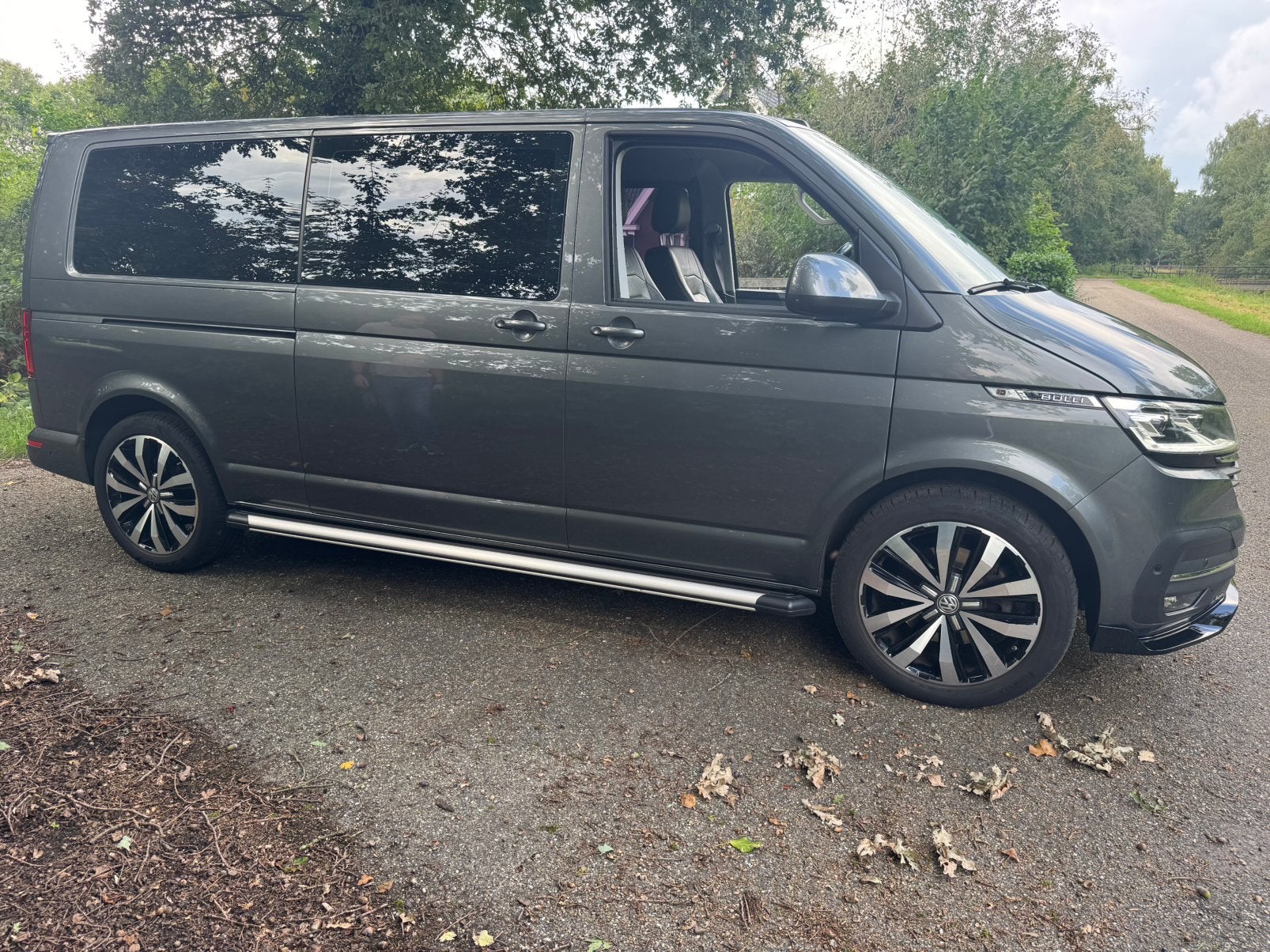 Foto 11 van Volkswagen T6.1 Bulli 204PK 4Motion | Zeer compleet | DC