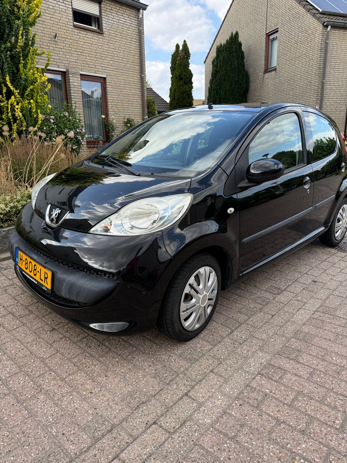 Peugeot 107 1.0 12V 5DR 2008 Zwart, Auto's, Voorwielaandrijving, Stof, 4 stoelen, Handgeschakeld