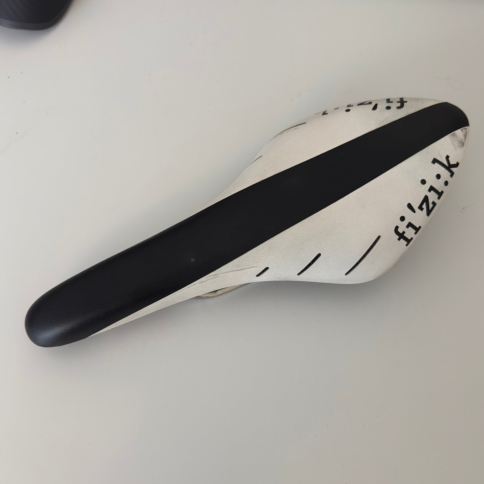 Fizik Arione R3 Kium zadel - Wit/Zwart, Gebruikt, Ophalen of Verzenden, Zadel, Racefiets