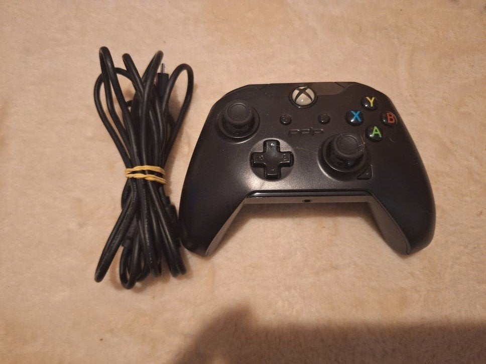 pop  Xbox One Controller met USB-kabel, Ophalen of Verzenden, Gebruikt, Controller, Xbox One