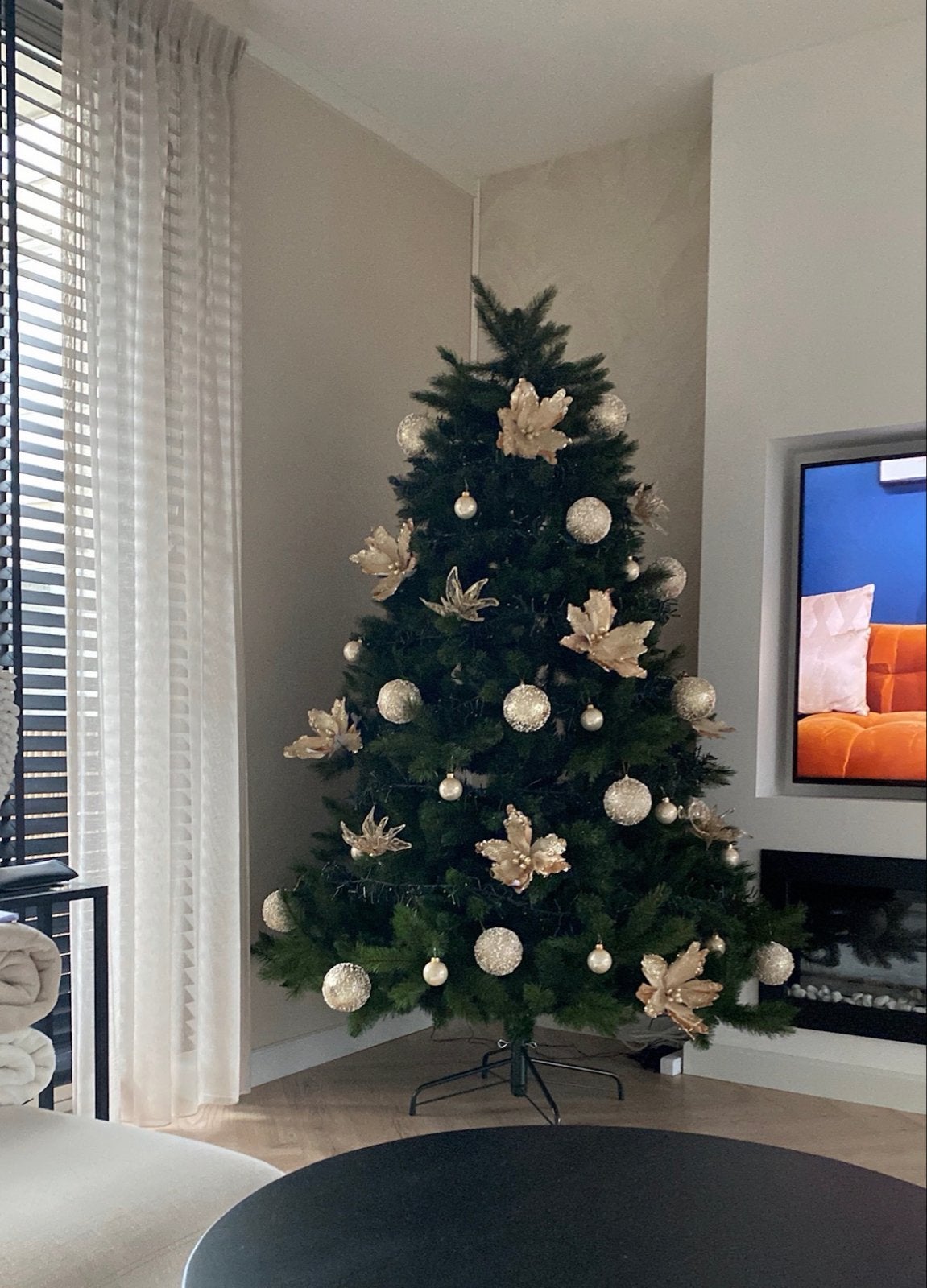Kerstboom 215 cm, 2 verlichting snoeren, kerstballen etc, Ophalen, Zo goed als nieuw