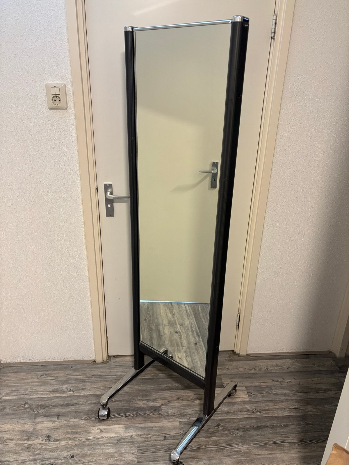 Passpiegel op wielen - Zwart/Chroom, Ophalen, Minder dan 50 cm, Gebruikt, 150 tot 200 cm