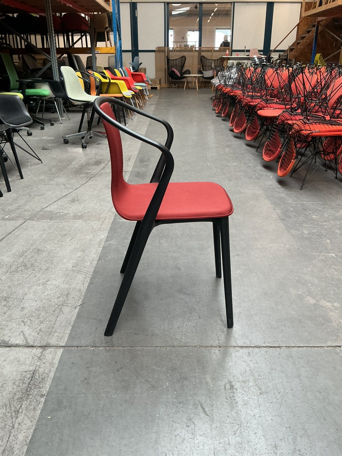 Vitra Belleville Chair Stoel | Kunststof | Rode Stof, Gebruikt, -, Kunststof, Ophalen of Verzenden